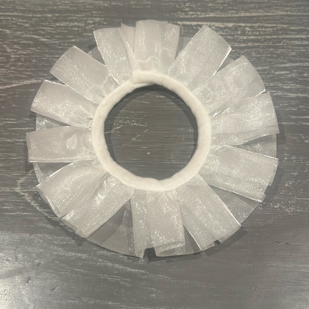 White Ruffle collar